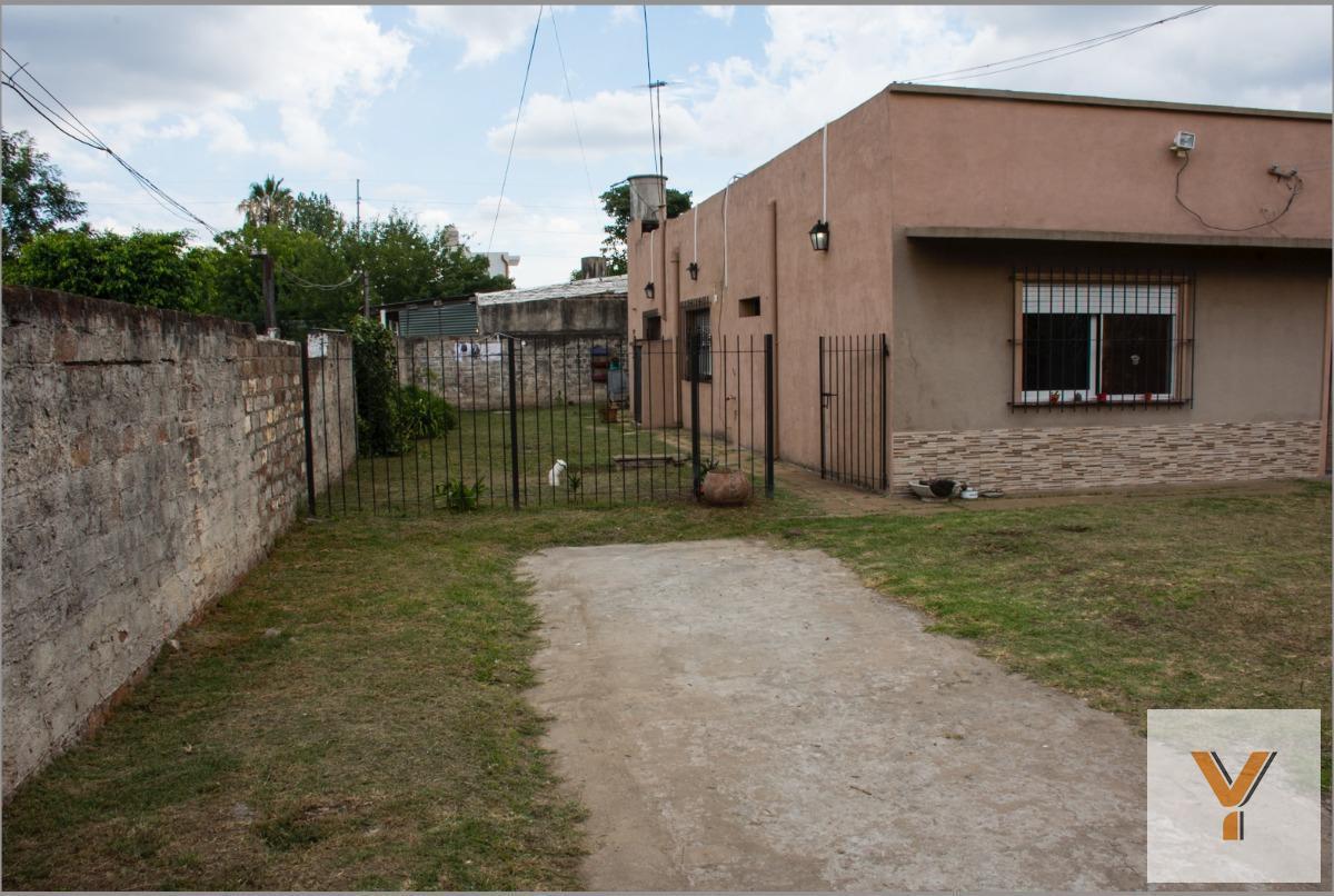 Foto de Casa en venta - 2 Dormitorios 1 Baño - Cochera - 609Mts2 - Ituzaingó, imagen 1