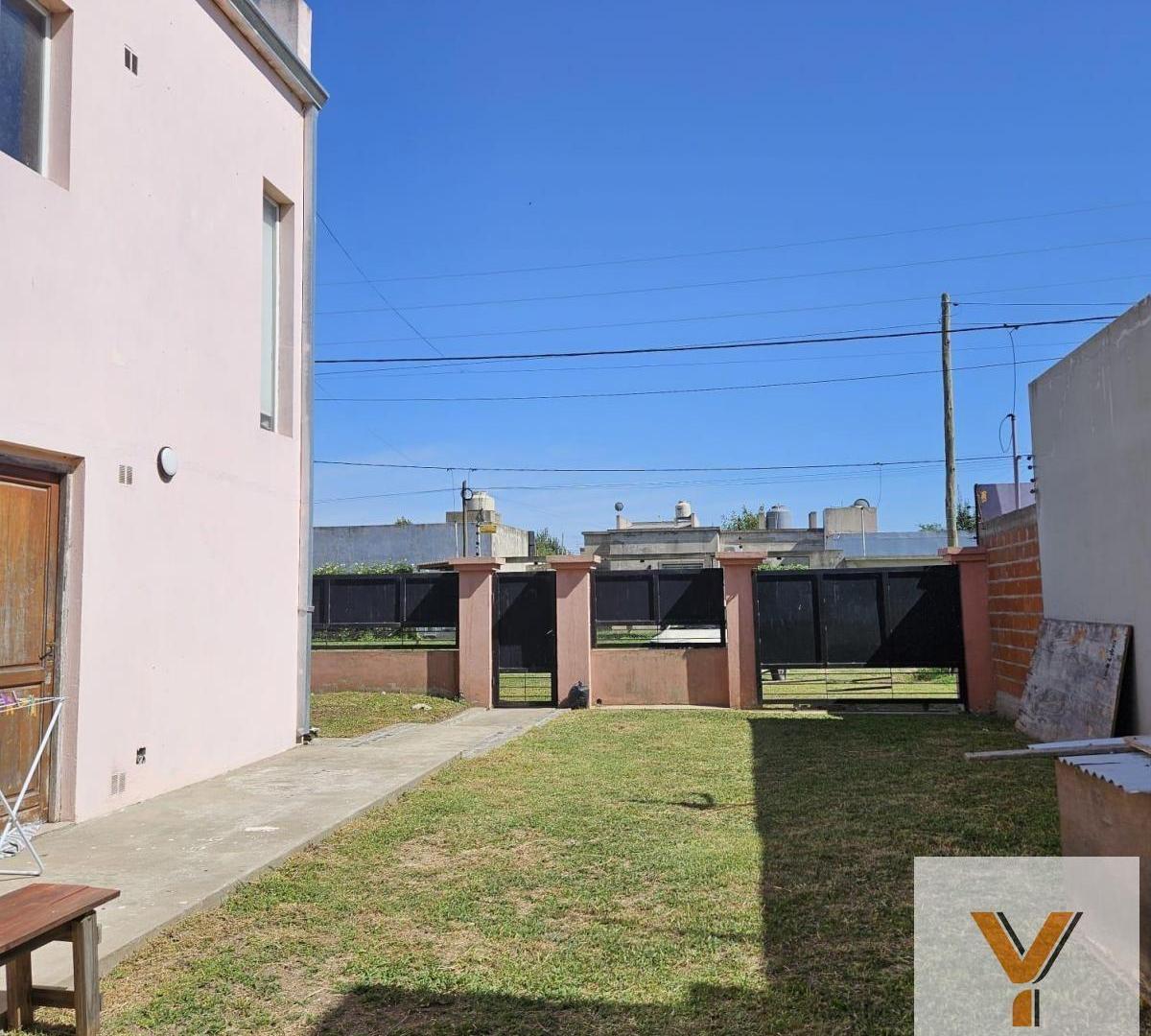 Foto de Casa en venta - 1 Dormitorio 1 Baño - La Plata, imagen 2