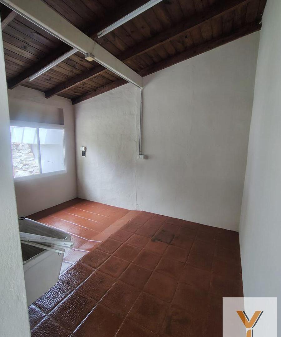 Foto de Casa en venta - 3 Dormitorios 2 Baños - Mar del Plata, imagen 2