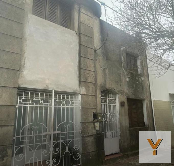 Foto de Casa en venta - 2 Dormitorios 1 Baño - La Plata, imagen 2
