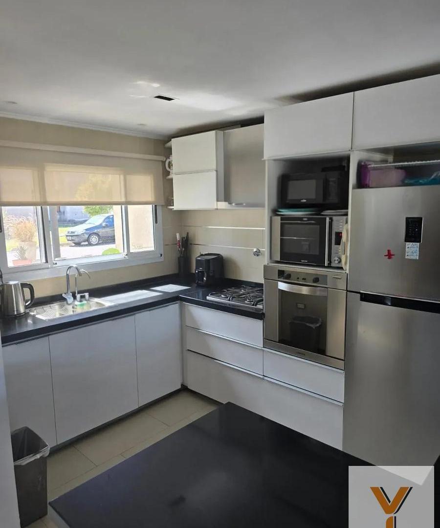 Foto de Casa en venta - 2 Dormitorios 2 Baños - Esteban Echeverría, imagen 2