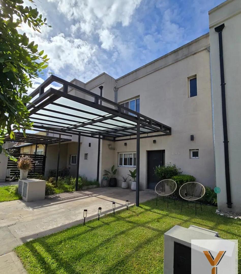 Foto de Casa en venta - 2 Dormitorios 2 Baños - Esteban Echeverría, imagen 1