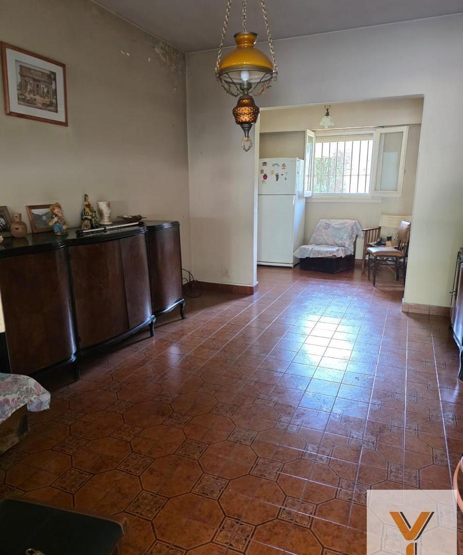 Foto de Casa en venta - 2 Dormitorios 1 Baño - Morón, imagen 2