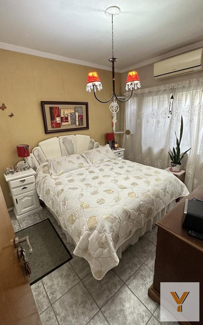 Foto de Casa en venta - 3 Dormitorios 2 Baños - Lomas de Zamora, imagen 2