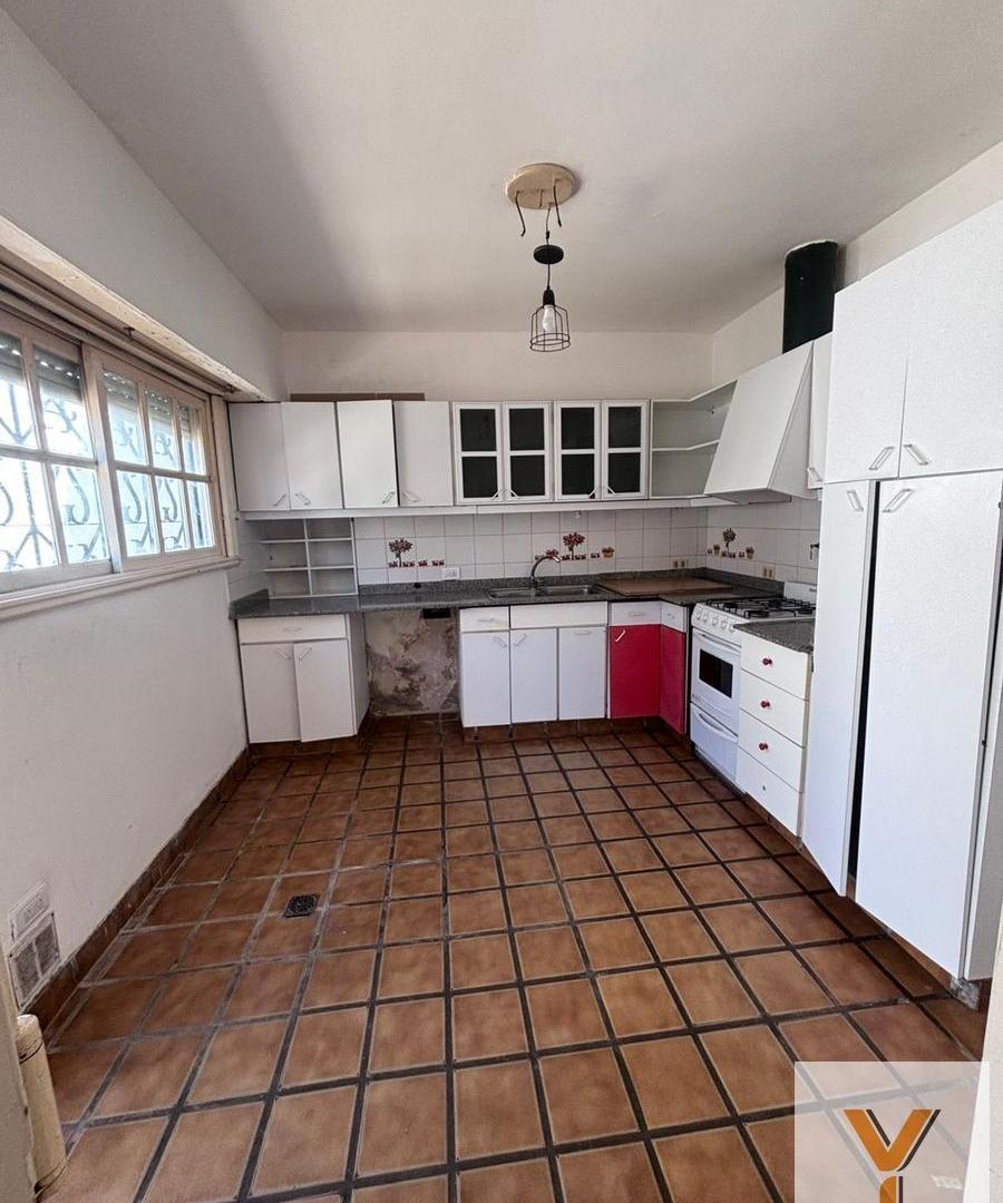 Foto de Casa en venta - 4 Dormitorios 2 Baños - Mar del Plata, imagen 2