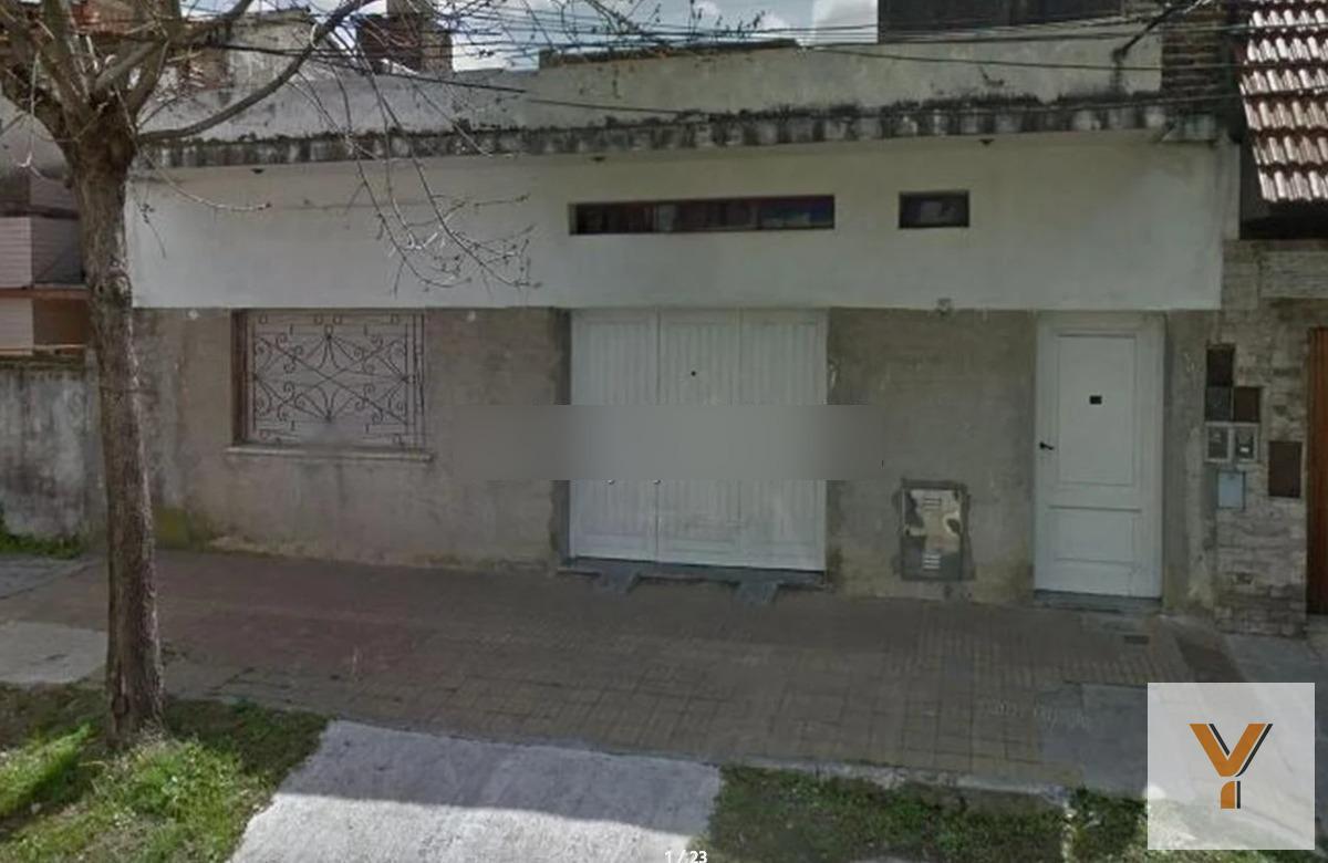 Foto de Casa en venta - 3 Dormitorios 2 Baños 2 Cocheras - 329Mts2 - Lanús Oeste, imagen 1