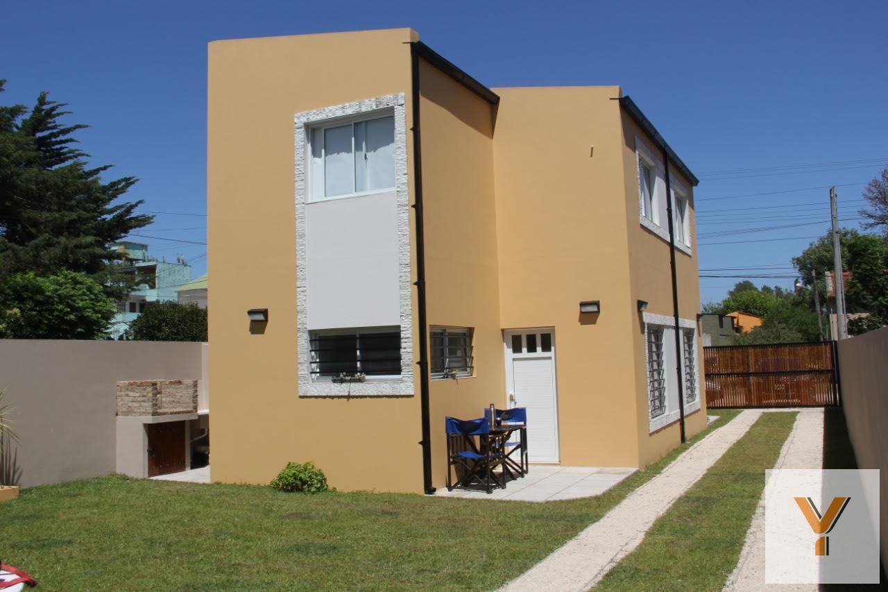 Foto de Casa en venta - 8 Dormitorios 4 Baños - Santa Teresita, imagen 1