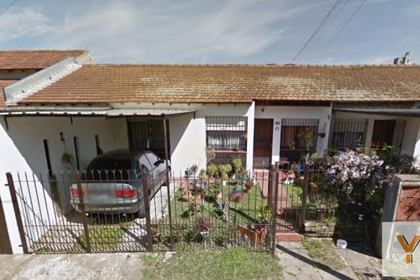 Foto de Casa en venta - 4 Dormitorios 2 Baños - Cochera - 329mts2 - Villa Elvira, imagen 1