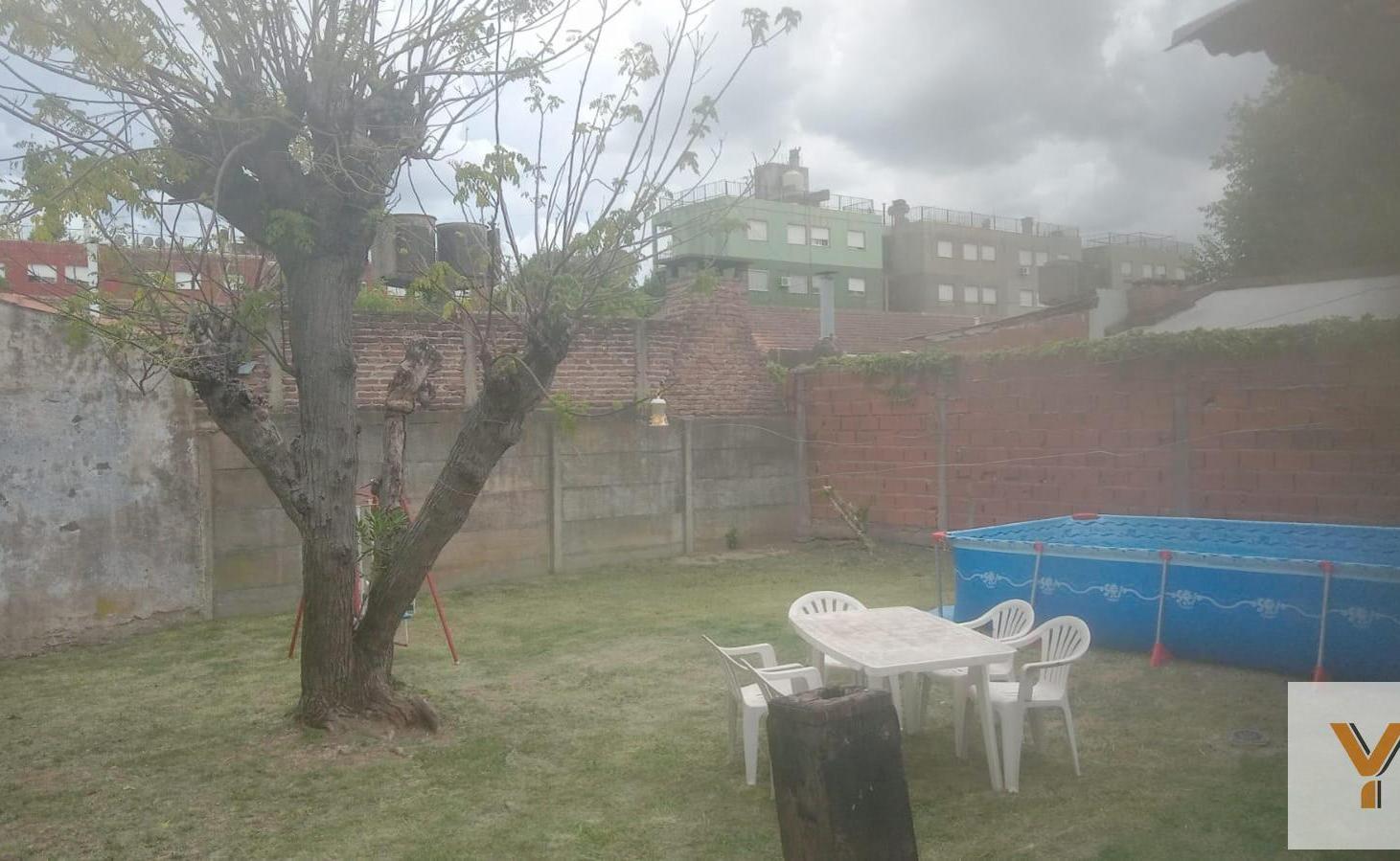 Foto de Casa en venta - 4 Dormitorios 2 Baños - Cochera - 329mts2 - Villa Elvira, imagen 4