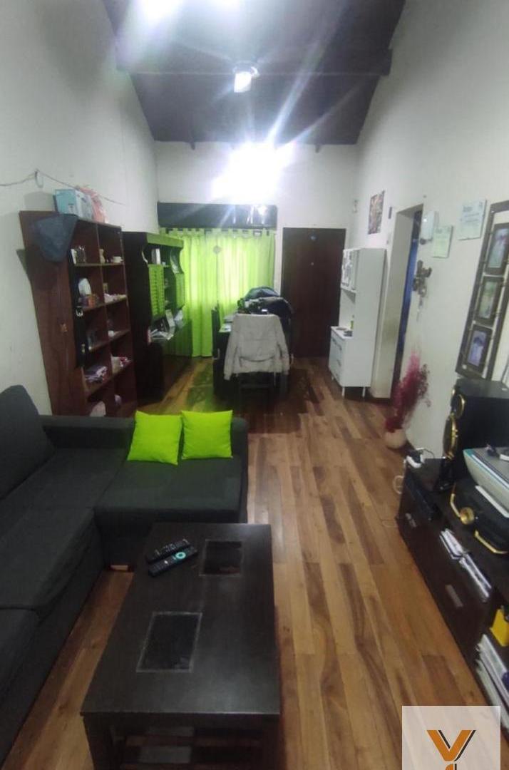 Foto de Casa en venta - 4 Dormitorios 2 Baños - Cochera - 329mts2 - Villa Elvira, imagen 5