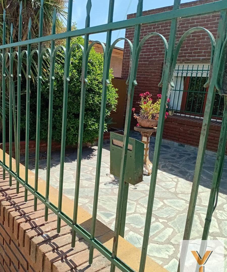 Foto de Casa en venta - 2 Dormitorios 1 Baño - Necochea, imagen 3