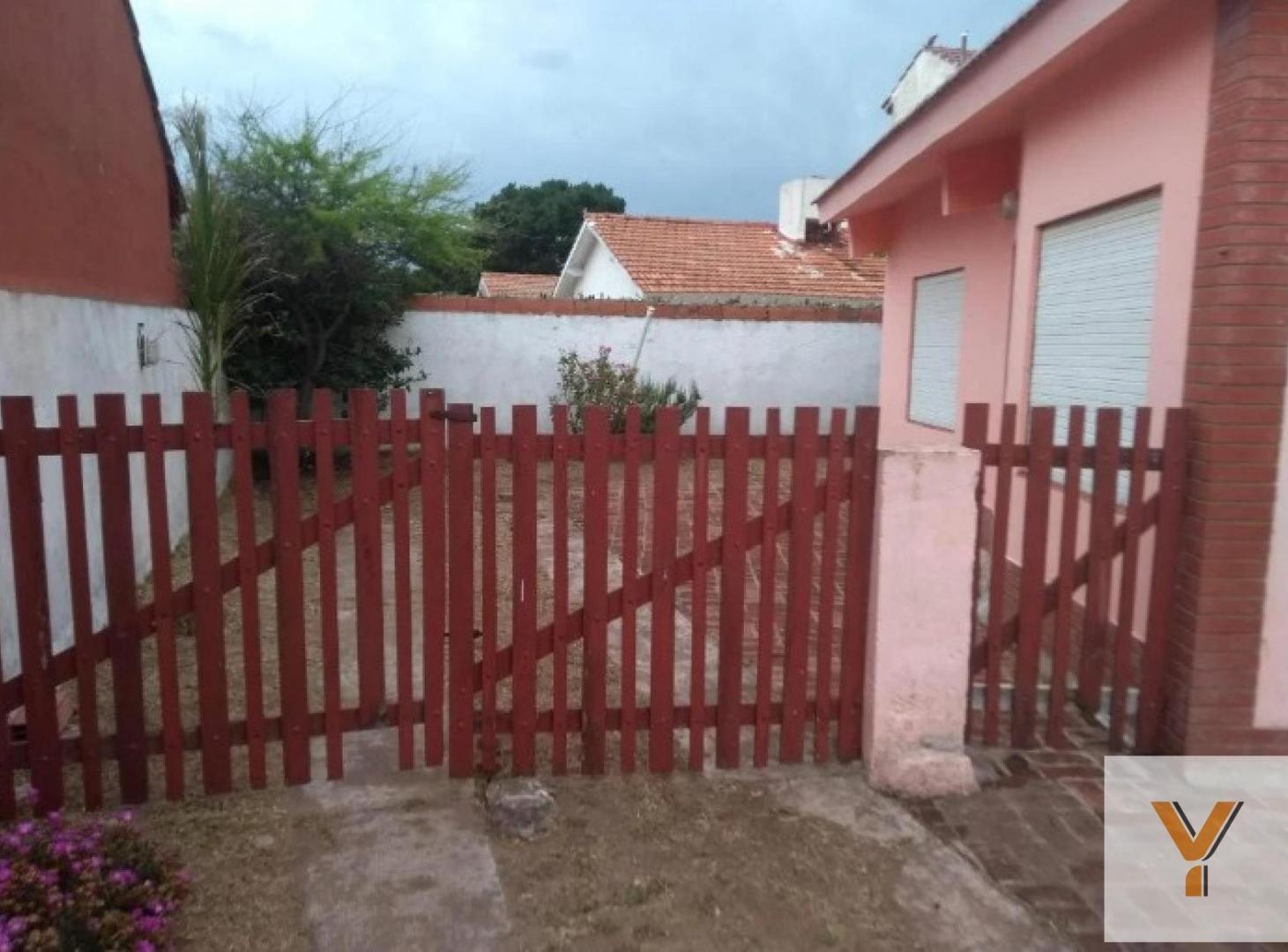 Foto de PH en venta - 1 Dormitorio 1 Baño - Cochera - 140Mts2 - Mar del Tuyú, imagen 1