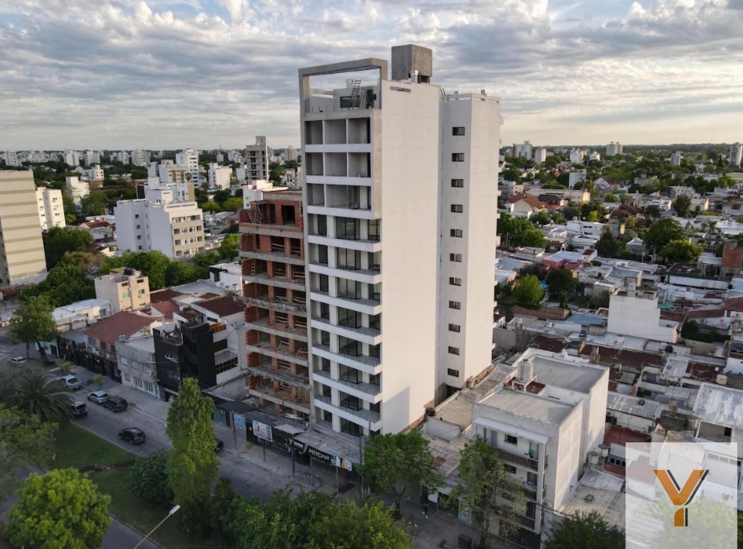 Foto de Departamento en venta - 2 dormitorios 2 baños - La Plata, imagen 2