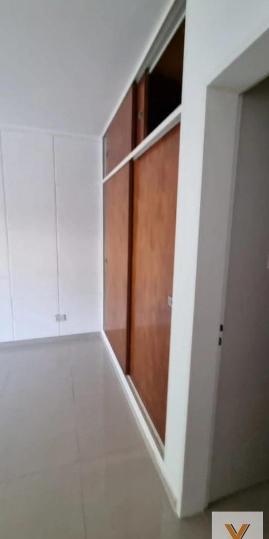 Foto de Casa en venta - 4 Dormitorios 4 Baños - 531,50mts2 - Merlo, imagen 2