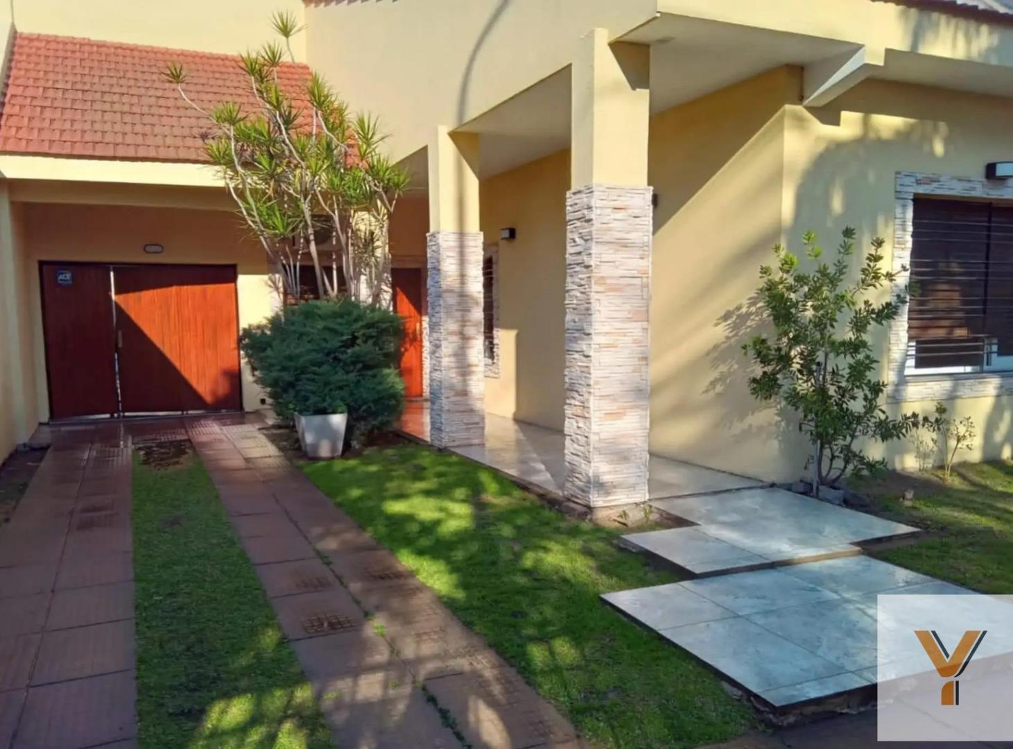 Foto de Casa en venta - 4 Dormitorios 4 Baños - 531,50mts2 - Merlo, imagen 1