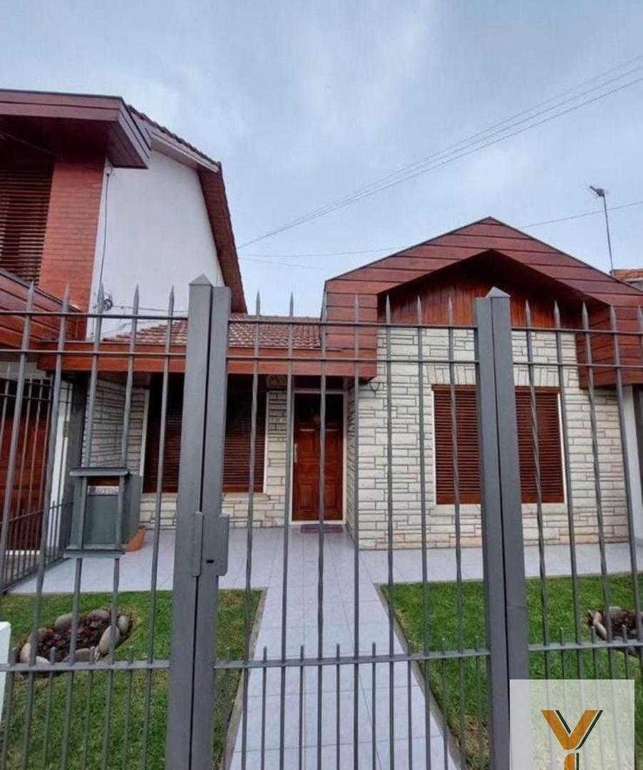 Foto de PH en venta - 3 Dormitorios 2 Baños - Mar del Plata, imagen 1