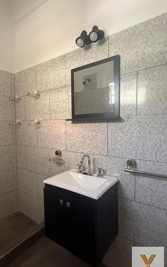 Foto de PH en alquiler - 1 Dormitorio 2 Baños - Morón, imagen 1