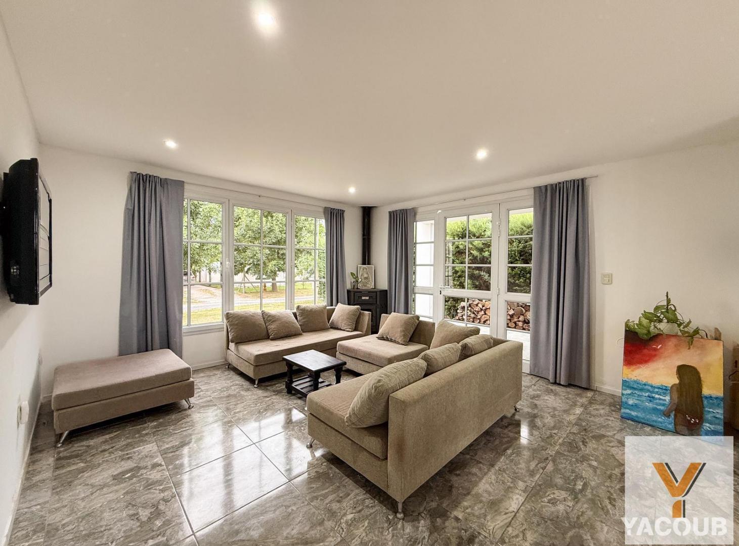 Foto de Casa en venta - 2 Dormitorios 2 Baños - Villa Parque Sicardi, imagen 3