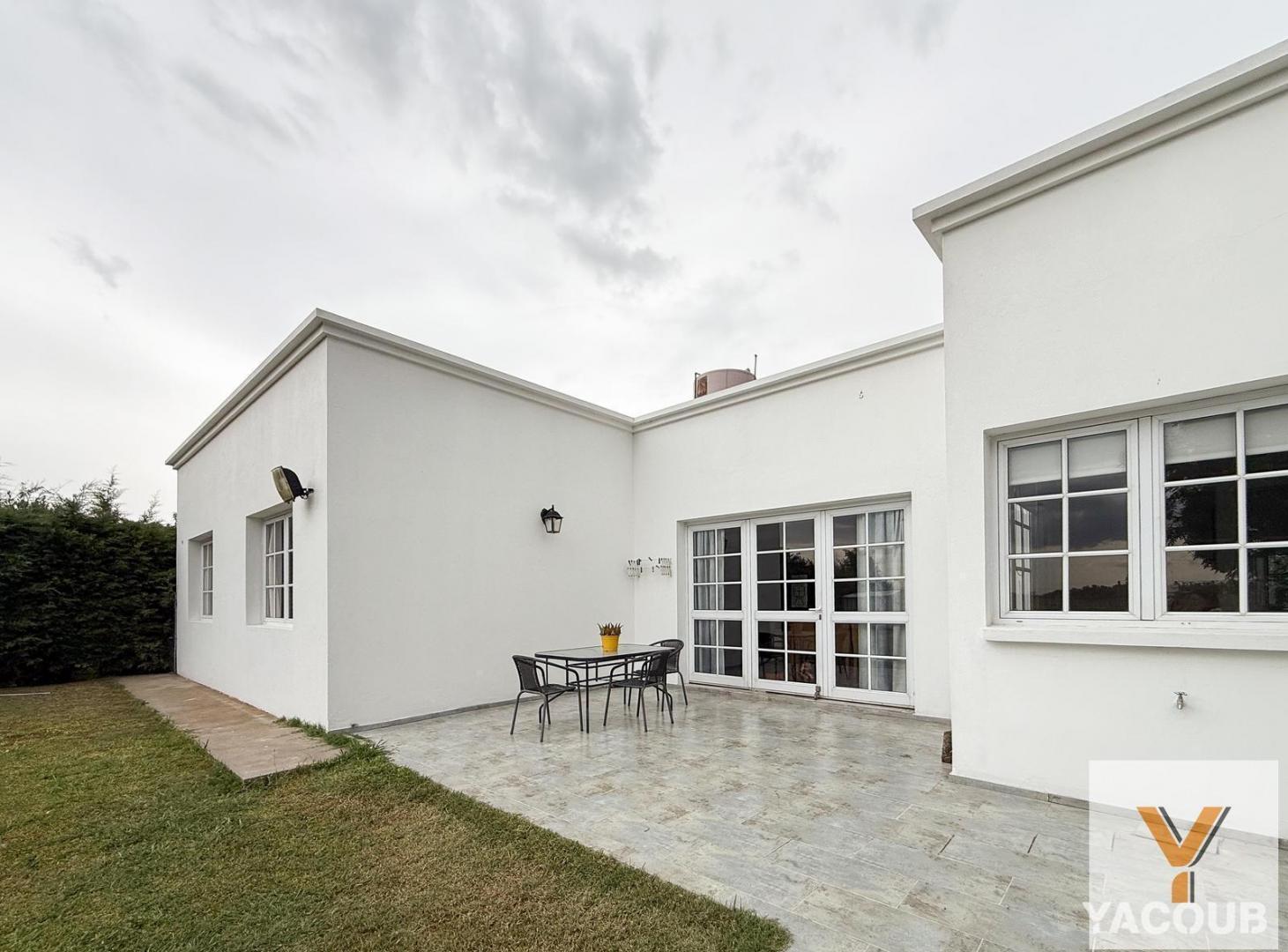 Foto de Casa en venta - 2 Dormitorios 2 Baños - Villa Parque Sicardi, imagen 1