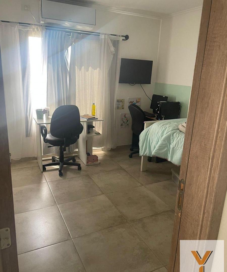 Foto de Casa en venta - 3 Dormitorios 2 Baños - Cochera - 180Mts2 - Monte, imagen 5