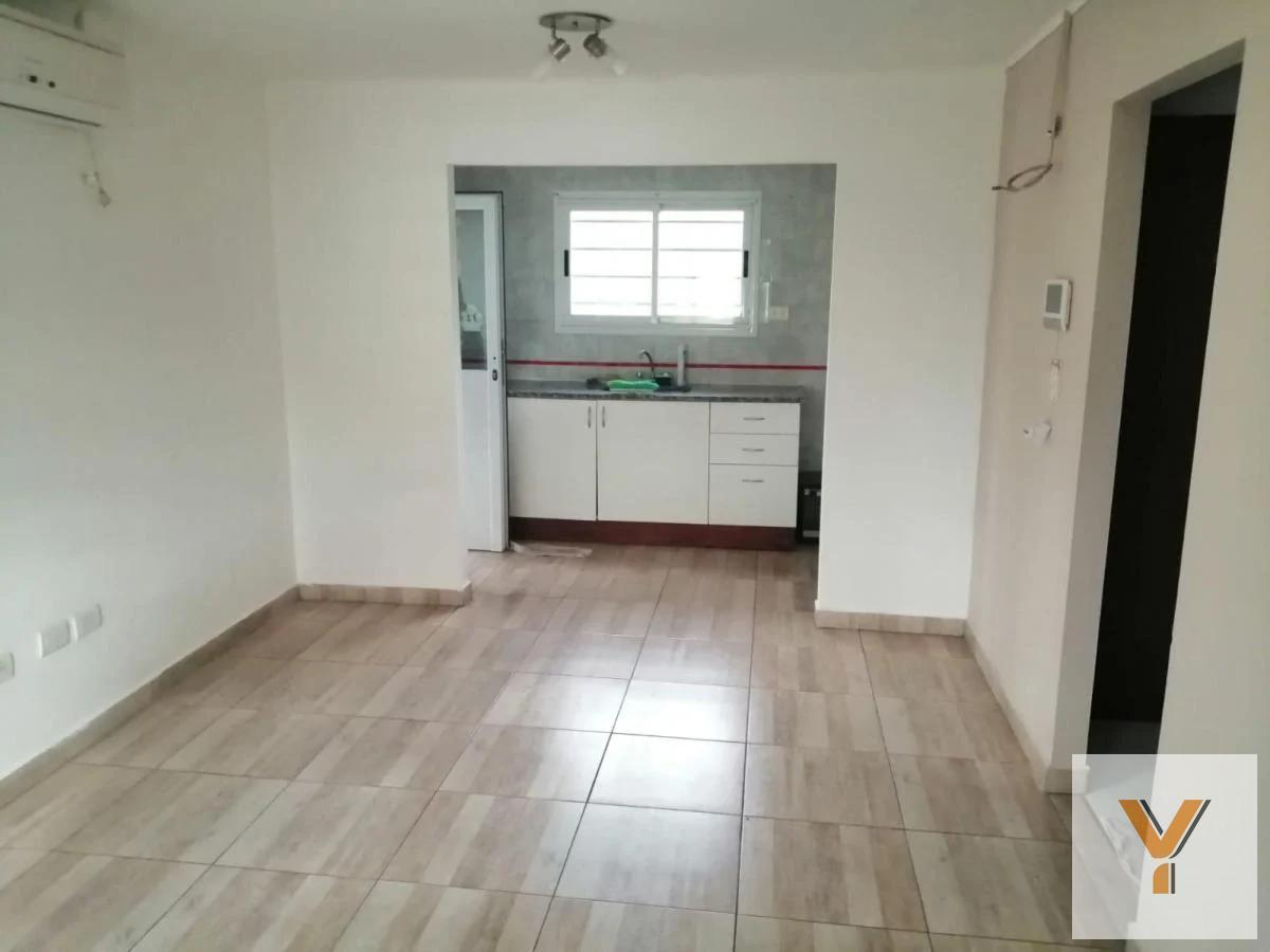 Foto de Casa en venta - 2 Dormitorios 1 Baño - Mar del Plata, imagen 2