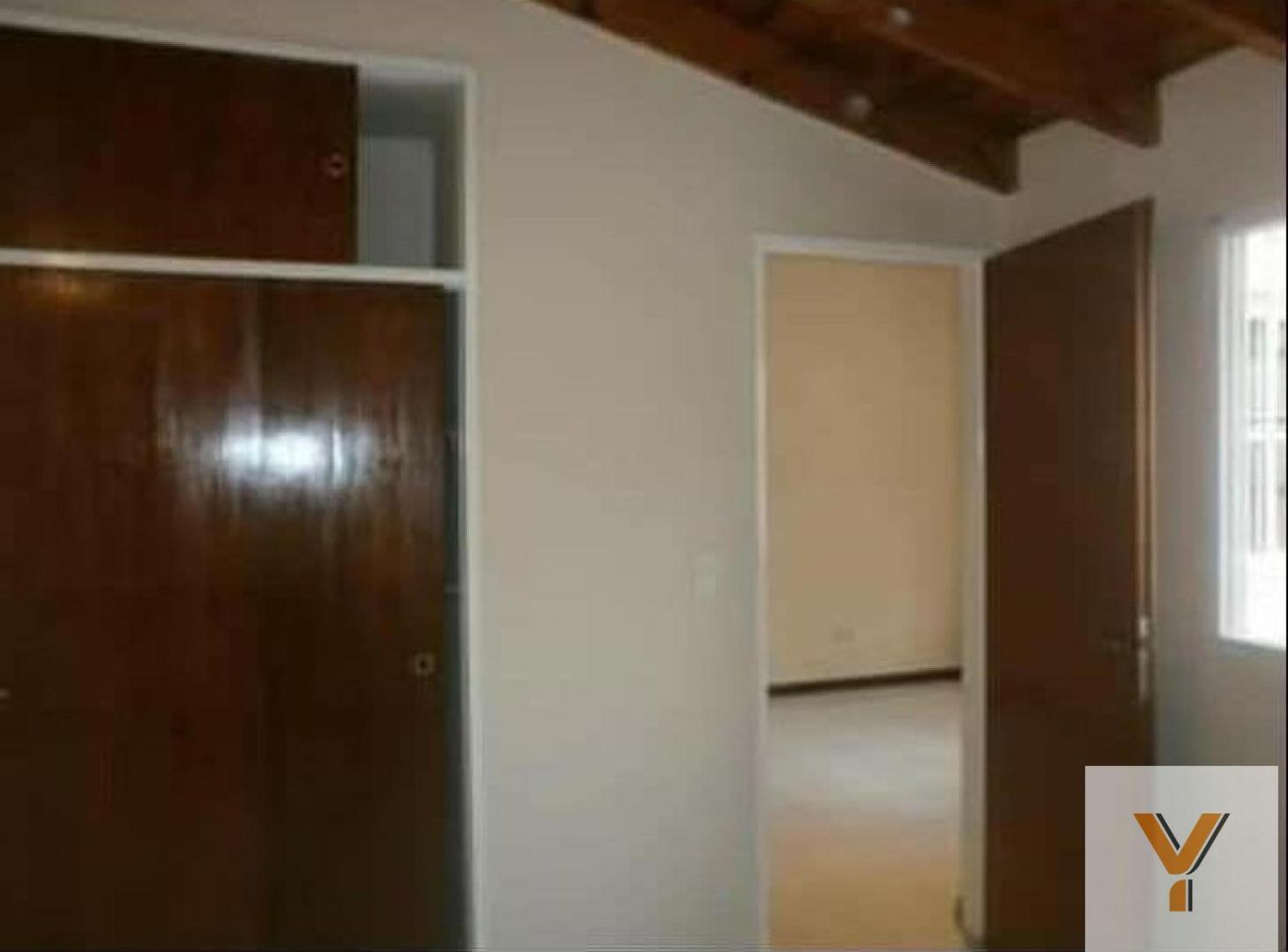 Foto de PH en venta - 1 Dormitorio 1 Baño - Lanús, imagen 3