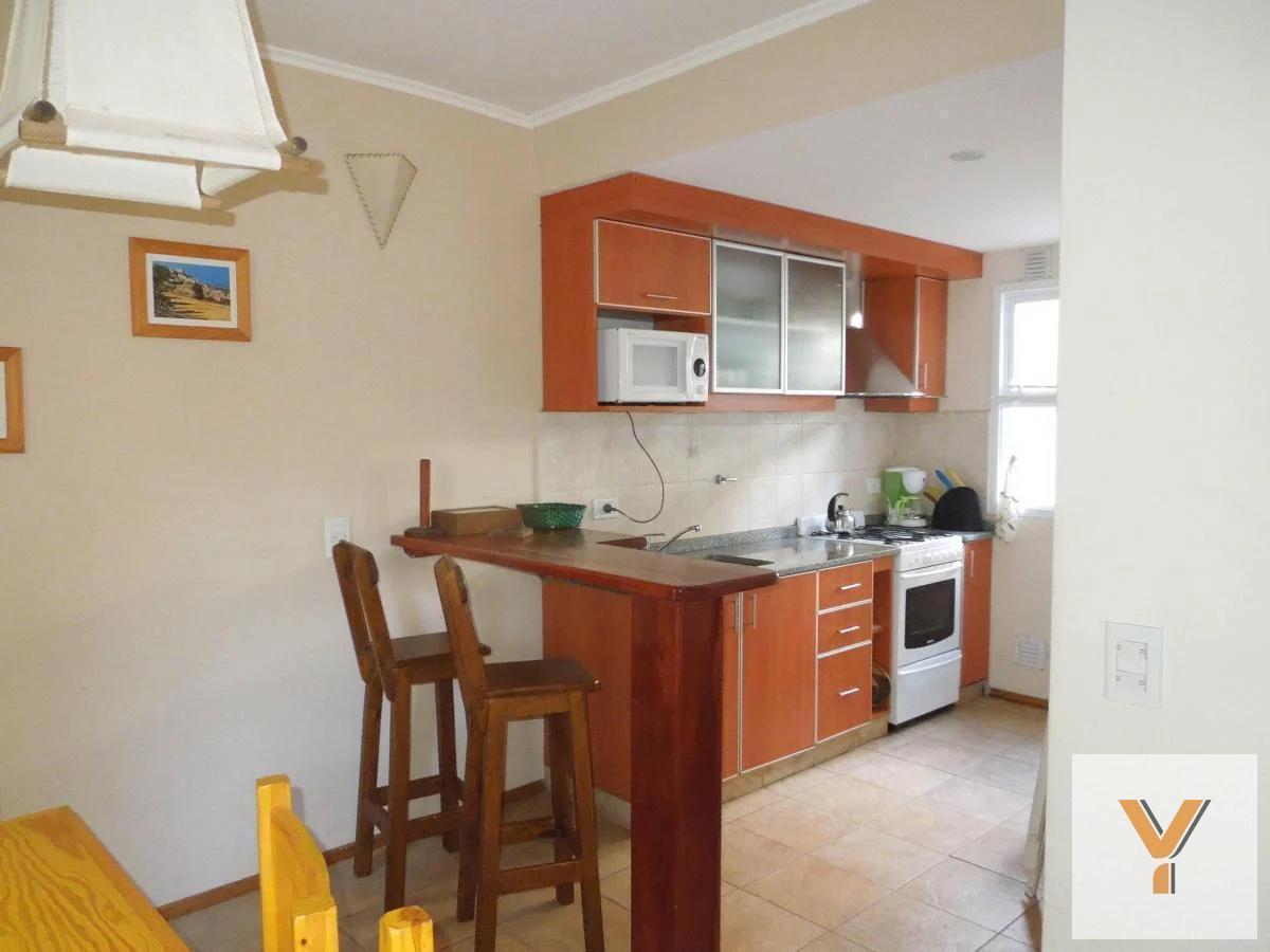 Foto de Tríplex en venta - 3 Dormitorios 1 Baño - 200Mts2 - Pinamar, imagen 2