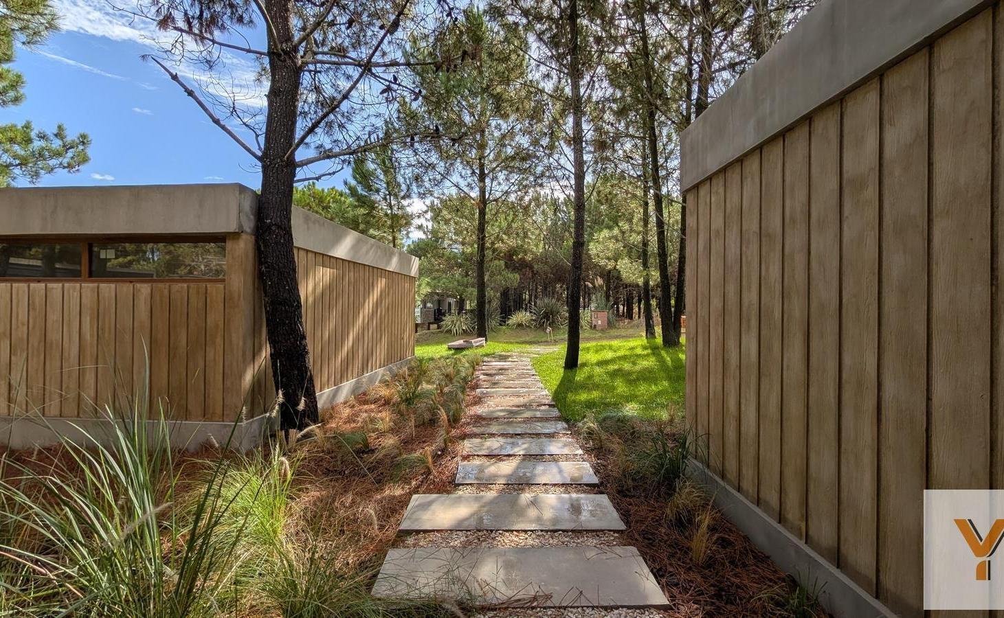 Foto de Casa en venta - 5 Dormitorios 5 Baños - Pinamar, imagen 2