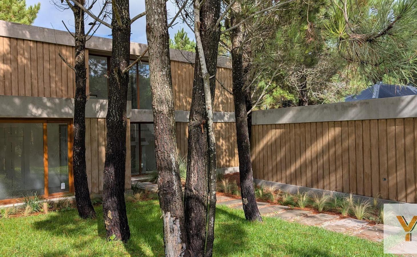 Foto de Casa en venta - 5 Dormitorios 5 Baños - Pinamar, imagen 1
