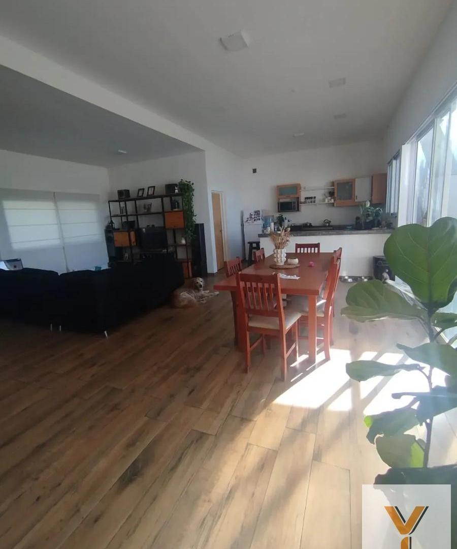 Foto de Casa en venta - 3 Dormitorios 4 Baños - Escobar, imagen 3