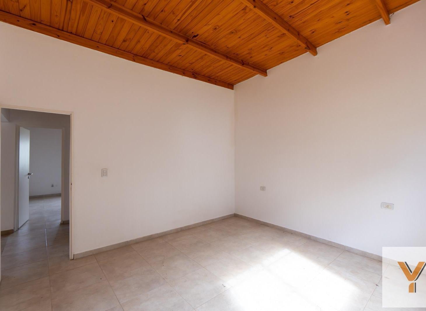 Foto de Casa en venta - 2 Dormitorios 4 Baños - La Plata, imagen 2