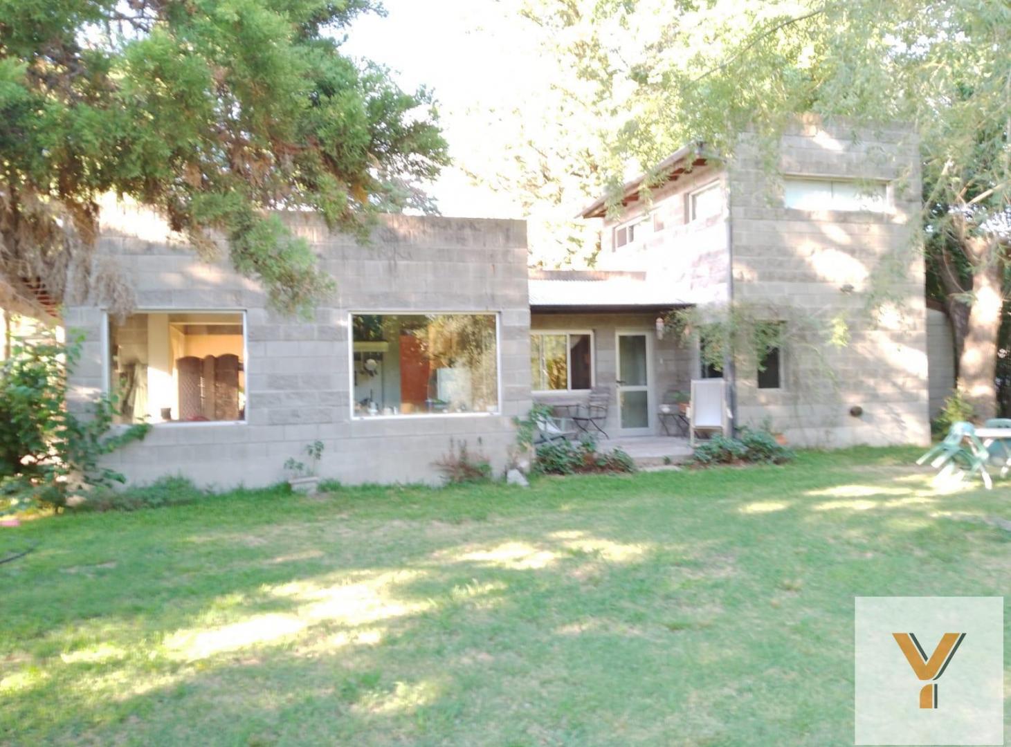 Foto de Casa en venta - 2 Dormitorios 2 Baños - Cochera - 3.237Mts2, imagen 1