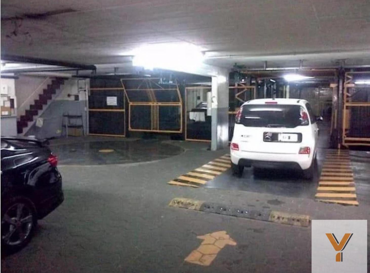 Foto de Cochera en venta - 12Mts2 - San Nicolás, imagen 1