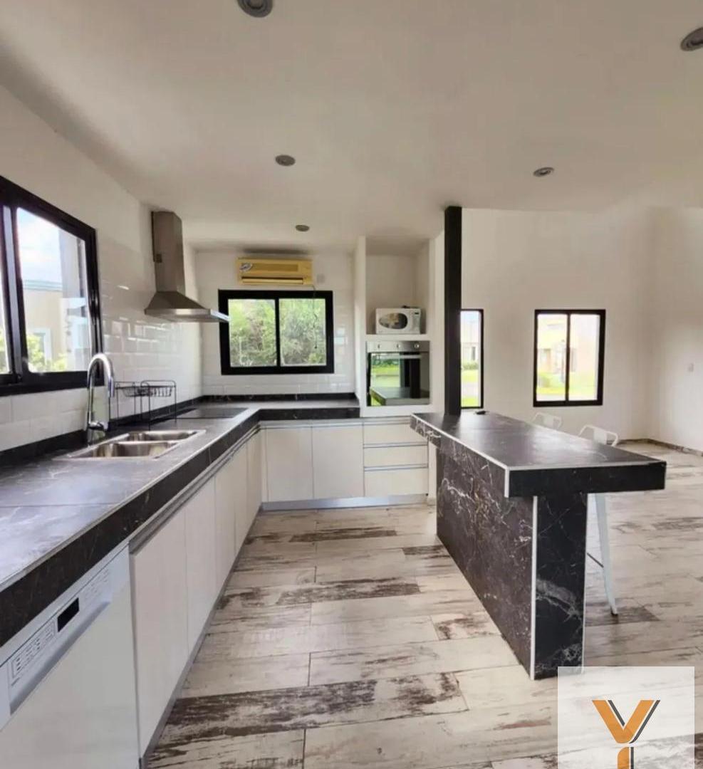Foto de Casa en venta - 3 Dormitorios 3 Baños - Escobar, imagen 3