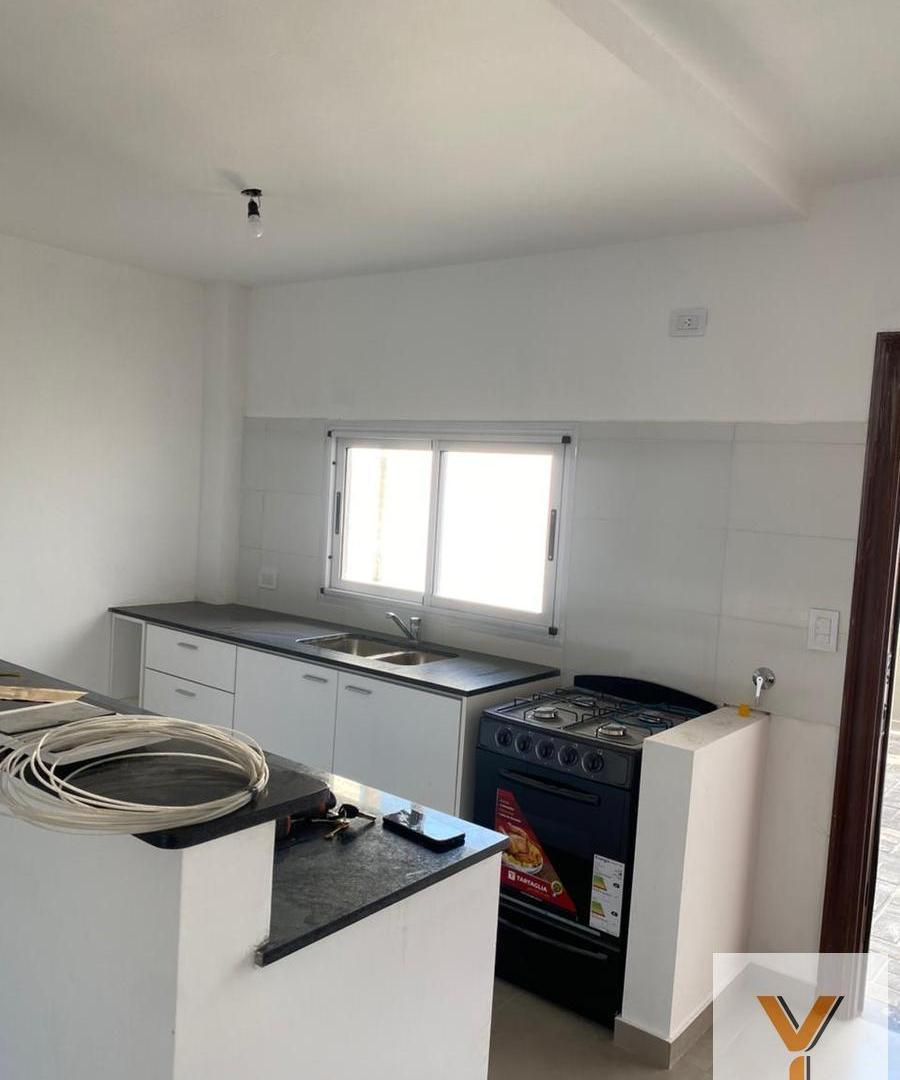 Foto de Departamento en venta - 2 Dormitorios 2 Baños - La Plata, imagen 2