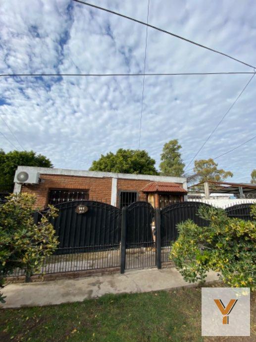 Foto de Casa en venta - 2 Dormitorios 3 Baños - Berazategui, imagen 2