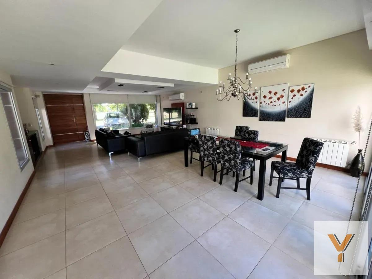 Foto de Casa en venta - 6 Dormitorios 5 Baños - La Plata, imagen 4