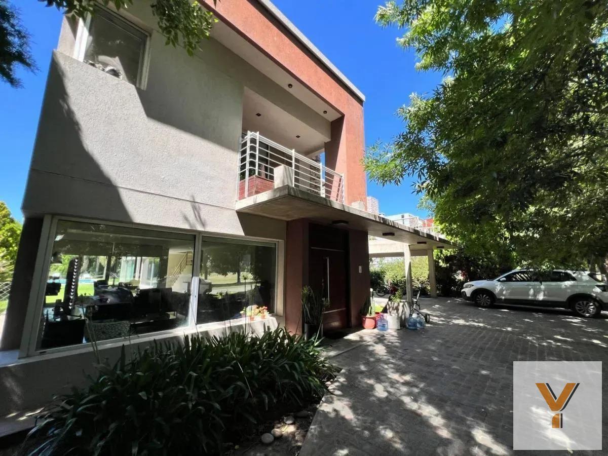 Foto de Casa en venta - 6 Dormitorios 5 Baños - La Plata, imagen 1