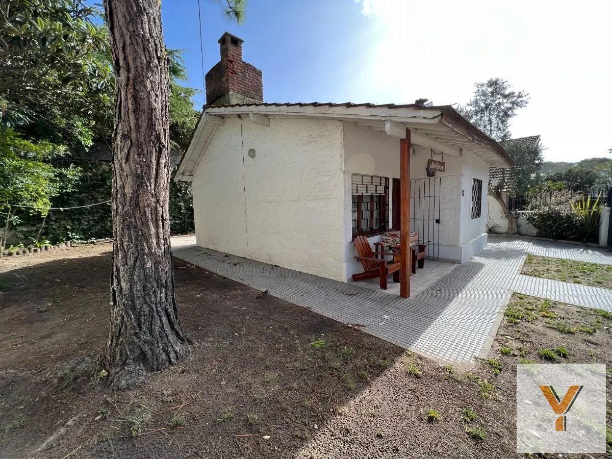 Foto de Casa en venta - 2 dormitorios 1 baño - cochera - 85mts2 - Villa Gesell, imagen 4