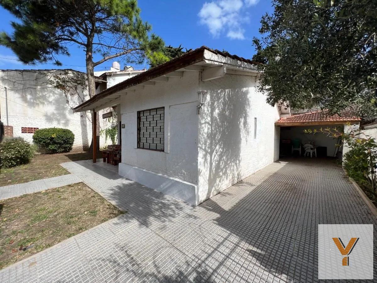 Foto de Casa en venta - 2 dormitorios 1 baño - cochera - 85mts2 - Villa Gesell, imagen 5
