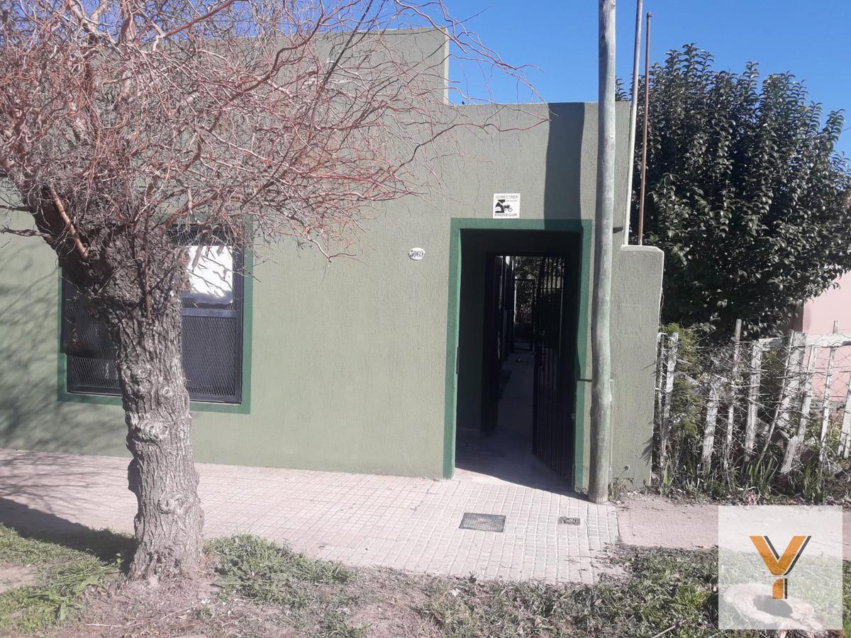 Foto de Casa en venta - 4 dormitorios 1 baño - 110mts2 - Berisso, imagen 2