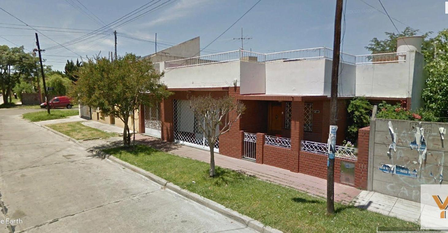 Foto de Casa en venta - 4 Dormitorios 2 Baños - Cochera - 207Mts2 - Quilmes, imagen 4