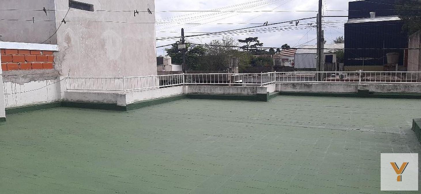 Foto de Casa en venta - 4 Dormitorios 2 Baños - Cochera - 207Mts2 - Quilmes, imagen 2