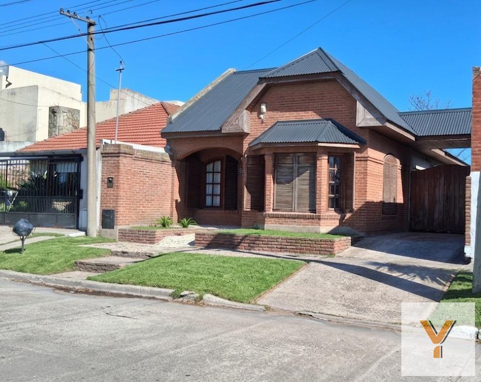 Foto de Casa en venta - 4 Dormitorios 1 Baño - Necochea, imagen 1