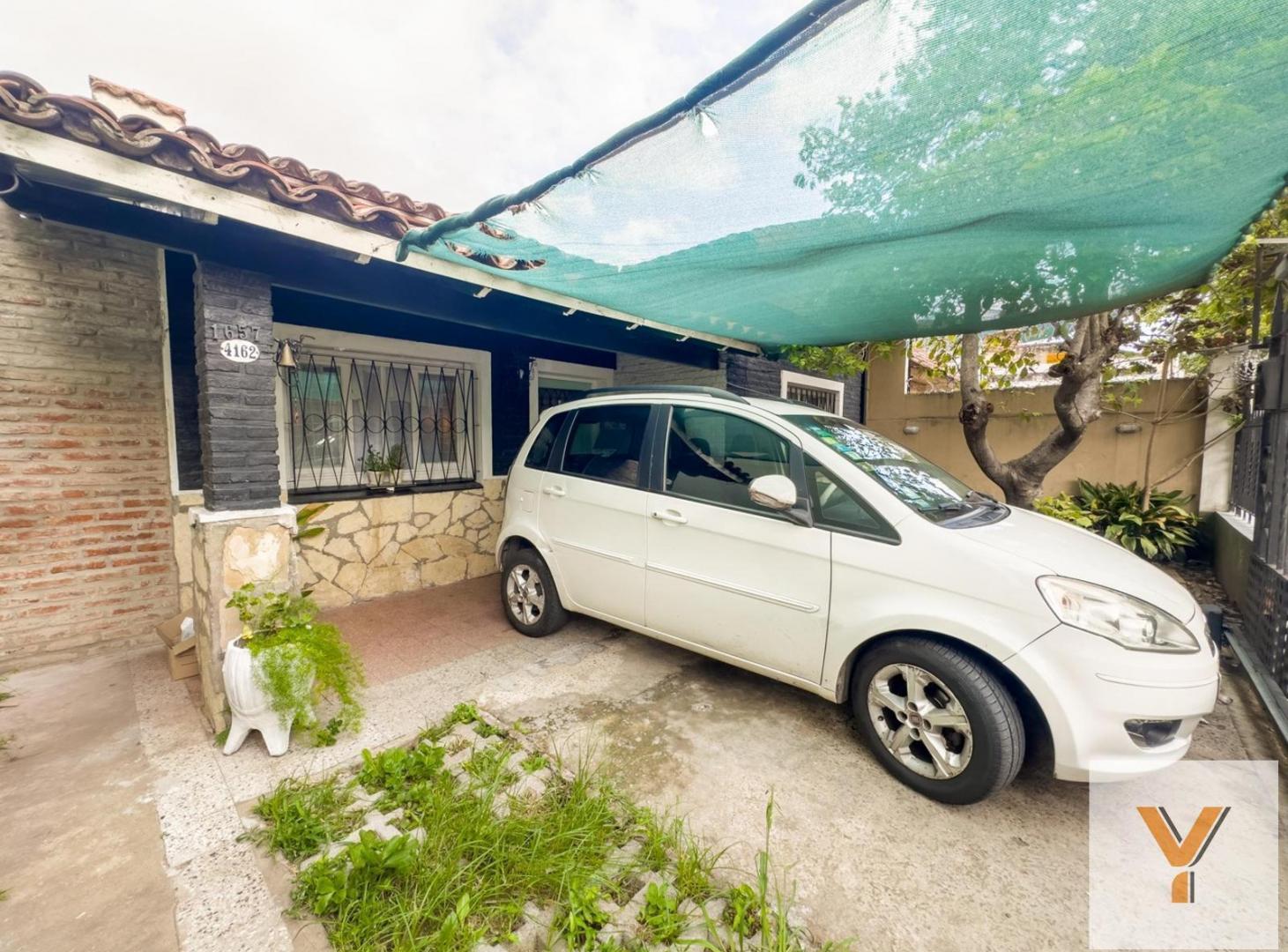 Foto de Casa en venta - 2 Dormitorios 1 Baño - 330Mts2 - Caseros, imagen 1