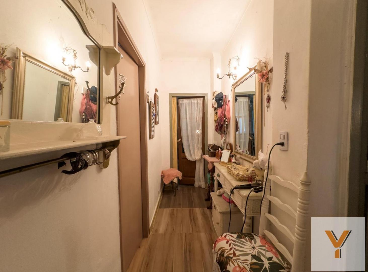 Foto de Casa en venta - 2 Dormitorios 1 Baño - 330Mts2 - Caseros, imagen 2