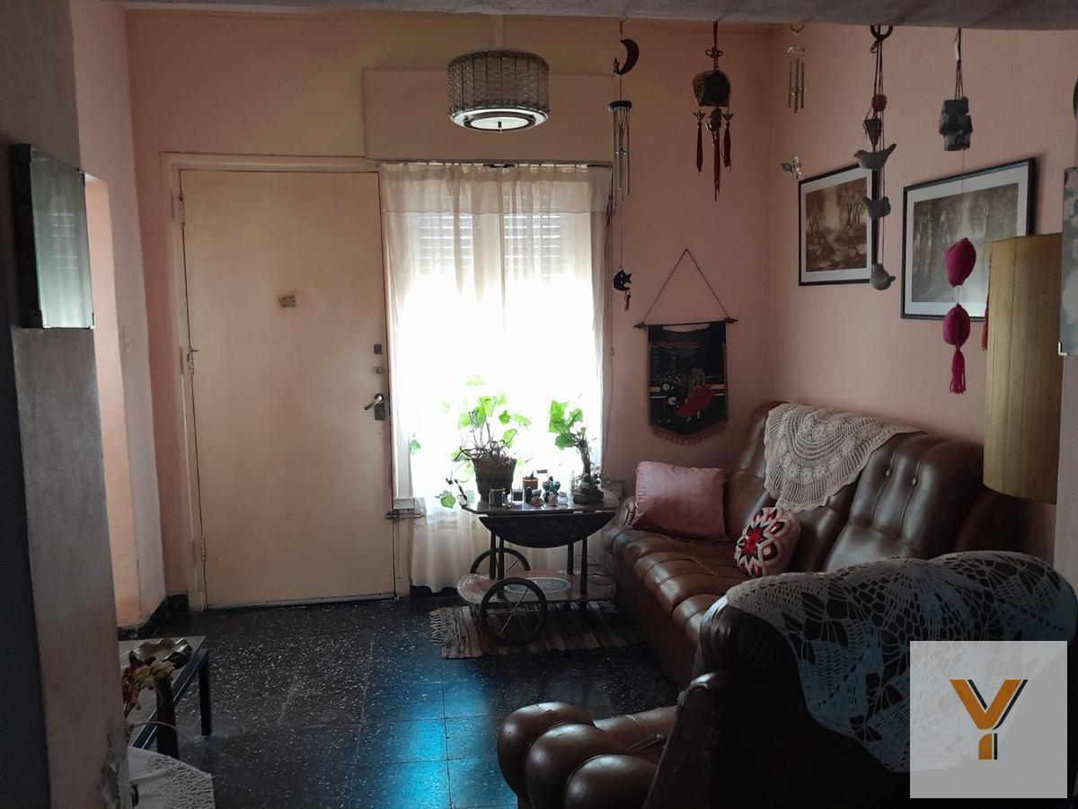 Foto de Casa en venta - 2 dormitorios 1 baño - terraza y parrilla - 110mts2, imagen 2