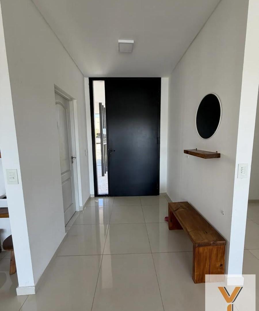Foto de Casa en venta - 3 Dormitorios 3 Baños - Pilar, imagen 2