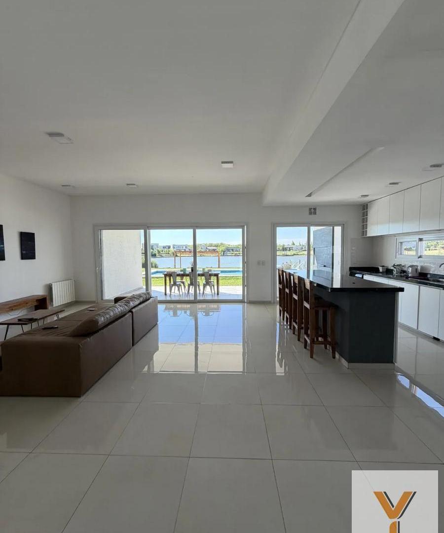 Foto de Casa en venta - 3 Dormitorios 3 Baños - Pilar, imagen 3