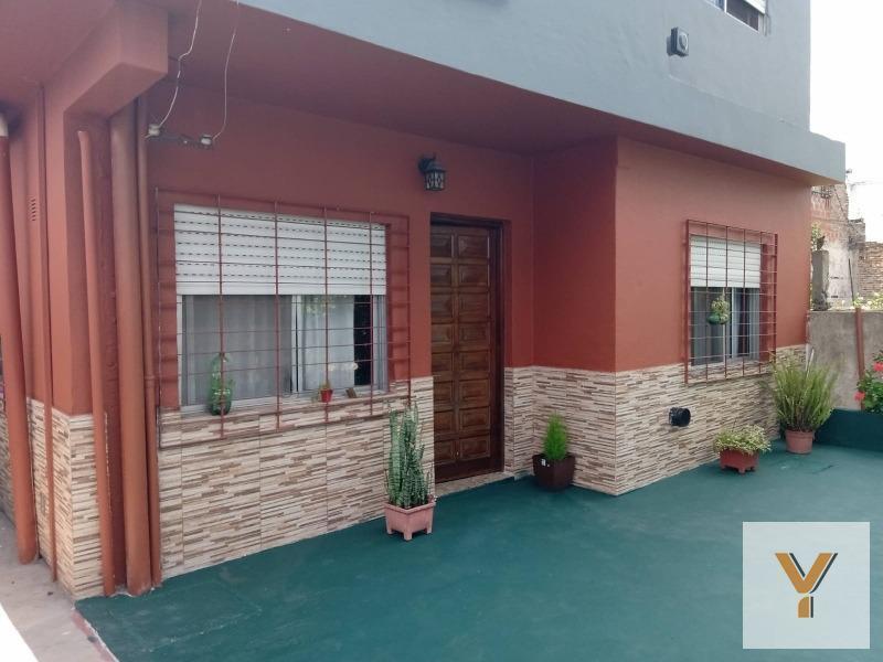 Foto de Casa en venta - 4 Dormitorios 2 Baños - 165Mts2 - Bernal Oeste, imagen 1